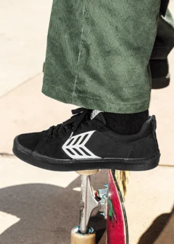 CARIUMA PRO SKATE ALL BLACK SUEDE SHOES(EX) -Reef Surf Shop 3.2ShoptheLookimages Desktop 877c9811 1017 42db 8484 1d46c2550d9a 63490.1679339331