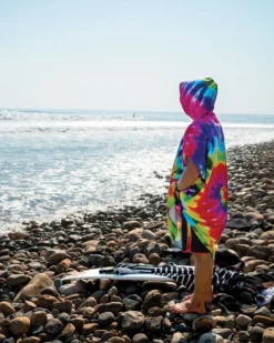 LEUS TIE DYE RAINBOW PONCHO -Reef Surf Shop DSC06298 cmyk 74809.1673632372
