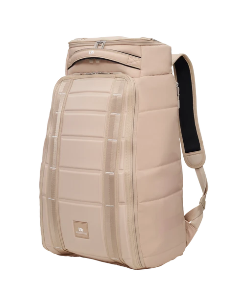 DB BOARD BAGS HUGGER BACKPACK 30L DESER KHAKI (EX) 1 DB BOARD BAGS HUGGER BACKPACK 30L DESER KHAKI (EX)
