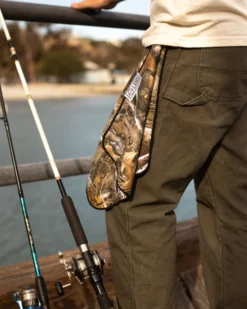 LEUS REALTREE FISHING ECO TOWEL -Reef Surf Shop leus fishingtowel realtree3 39600.1673632312
