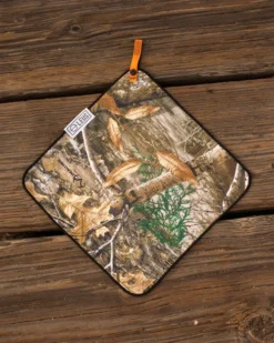 LEUS REALTREE FISHING ECO TOWEL -Reef Surf Shop leus fishingtowel realtree8 90848.1673632314