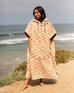 LEUS TERRACOTTA PONCHO - LARGE (EX) -Reef Surf Shop leus proponcho terracotta lifestyle4 01891.1691177167