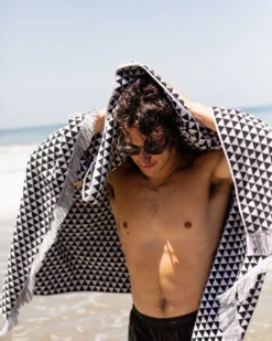 LEUS DELTA BEACH TOWEL (EX) -Reef Surf Shop leus xlbeachtowel delta lifestyle3 80989.1691177194