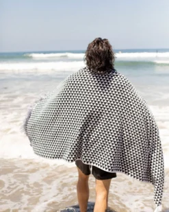 LEUS DELTA BEACH TOWEL (EX) -Reef Surf Shop leus xlbeachtowel delta lifestyle4 70207.1691177195