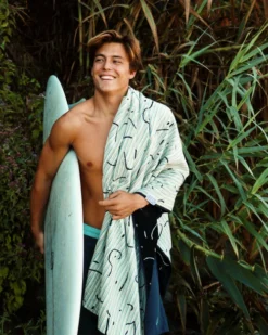 LEUS MIDNIGHT TOWEL (EX) -Reef Surf Shop leus xlbeachtowel midnight surfboard2 37990.1700415171