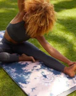 LEUS POSITIVE VIBES YOGA ECO TOWEL -Reef Surf Shop leus yogatowel positive vibes4 23976.1673632309